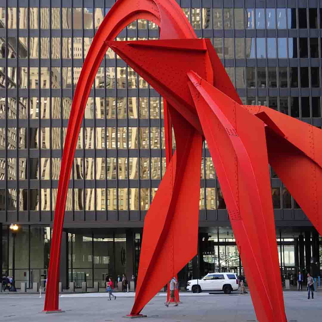 Sculpture "Flamingo" de Calder devant le Federal Center de Mies van der Rohe à Chicago